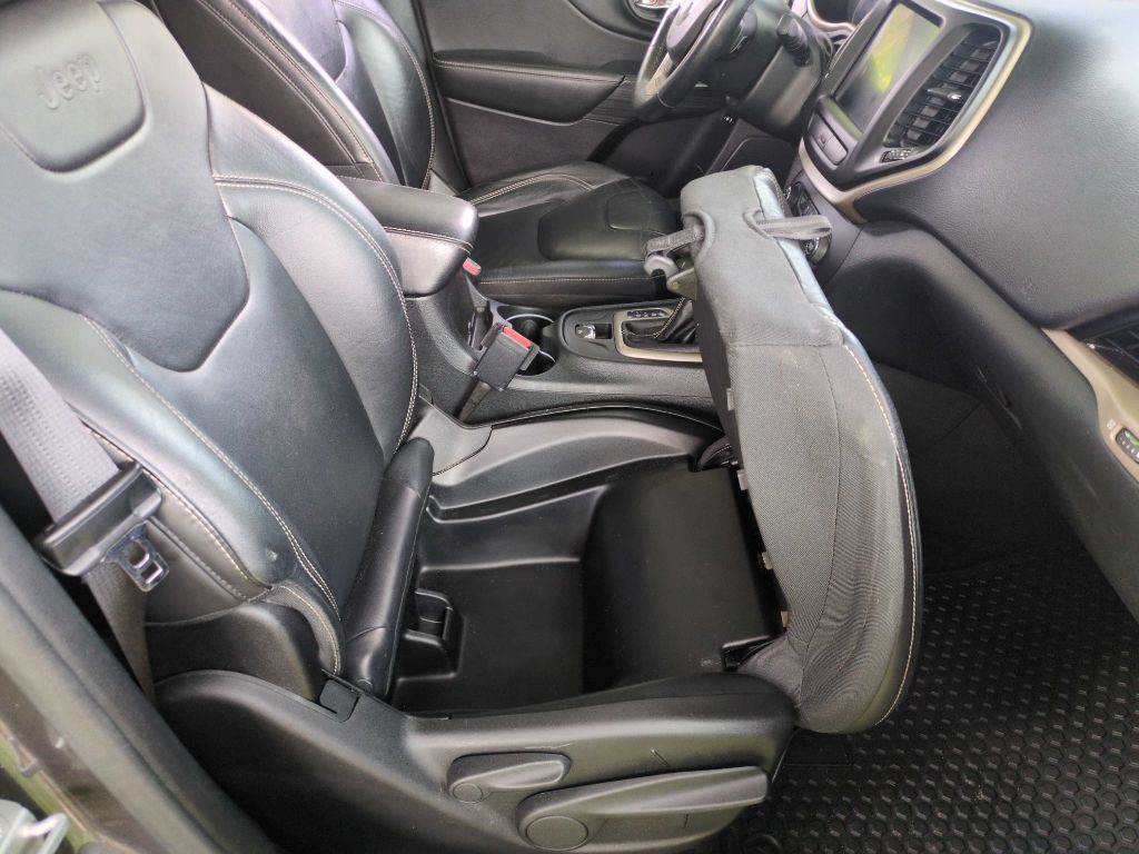 2015 Jeep Cherokee Image 16