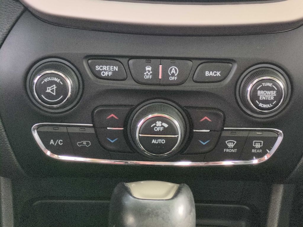 2015 Jeep Cherokee Image 19