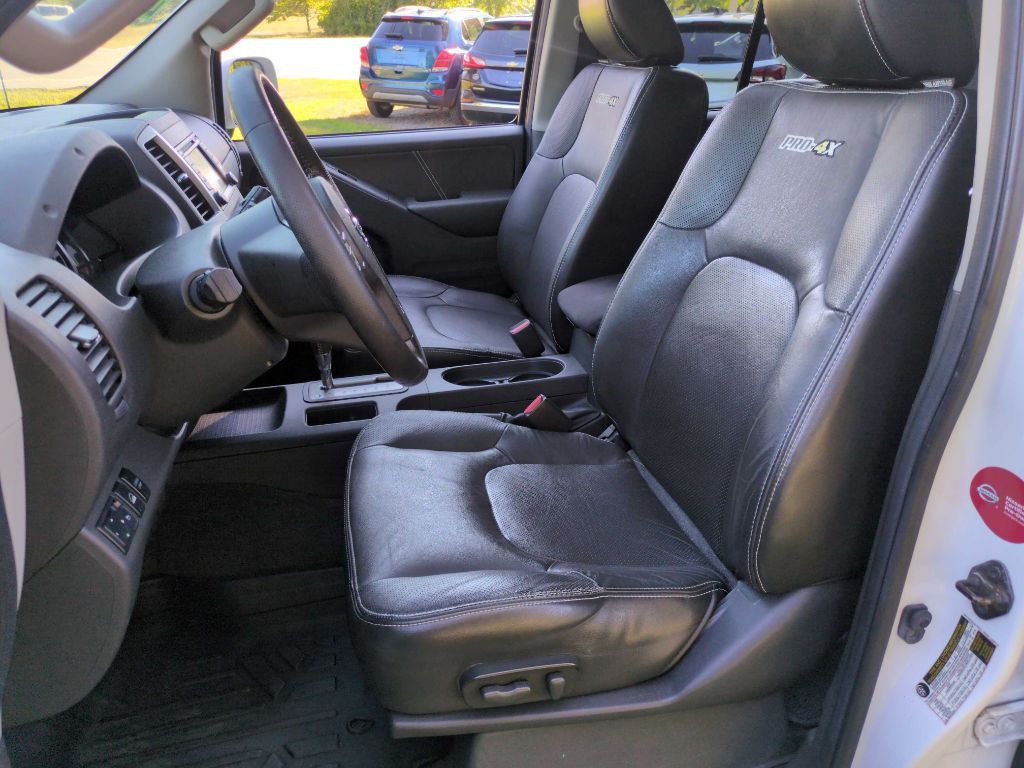 2015 Nissan Frontier Image 11