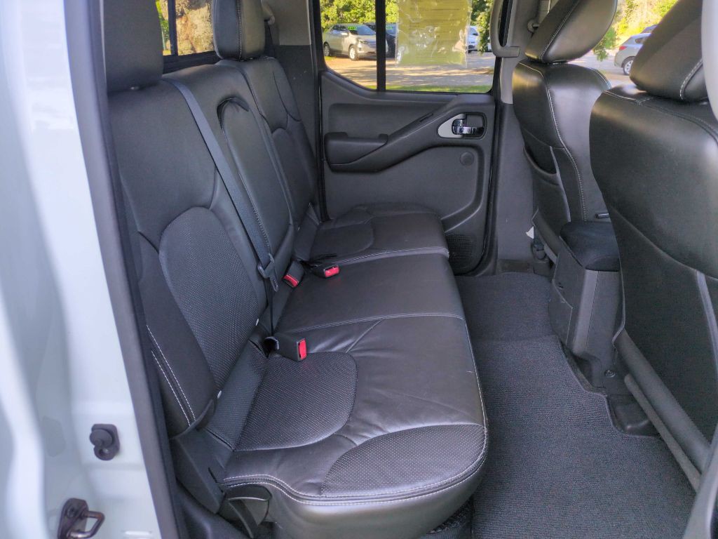 2015 Nissan Frontier Image 13