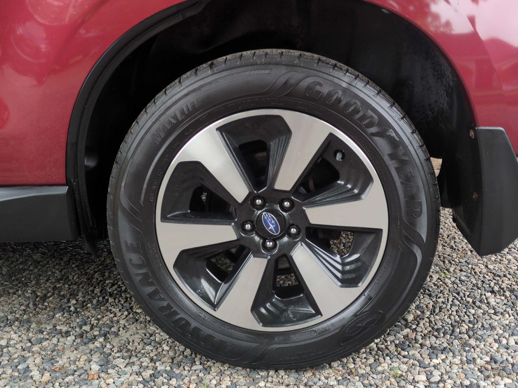 2017 Subaru Forester Image 6