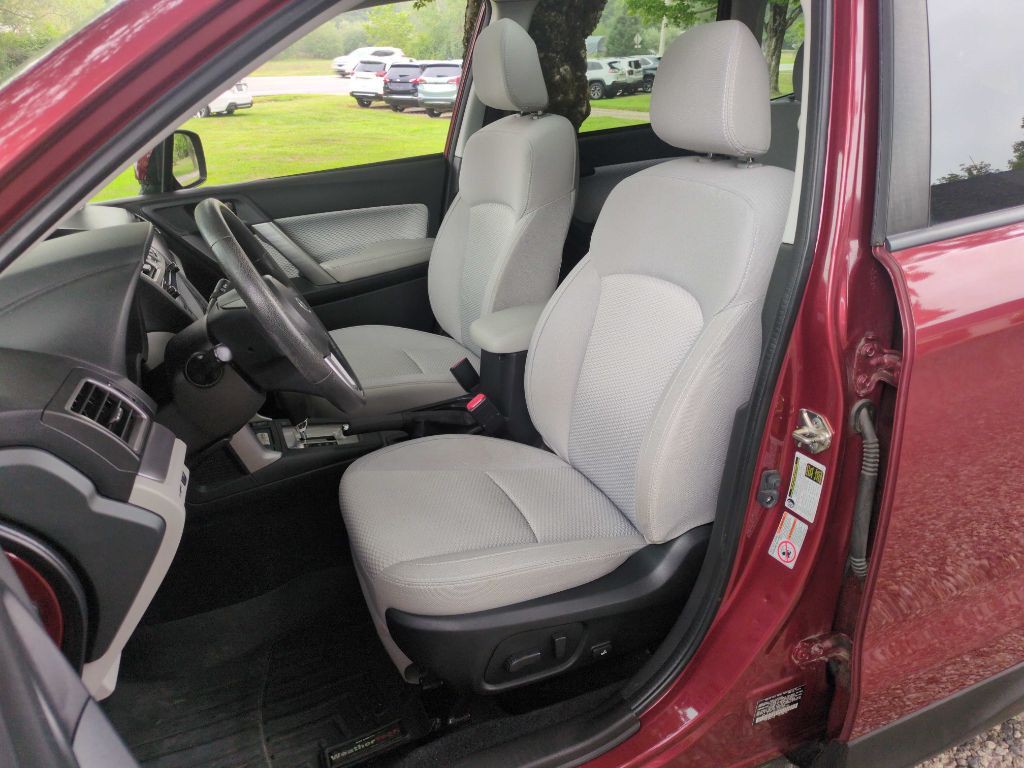 2017 Subaru Forester Image 36
