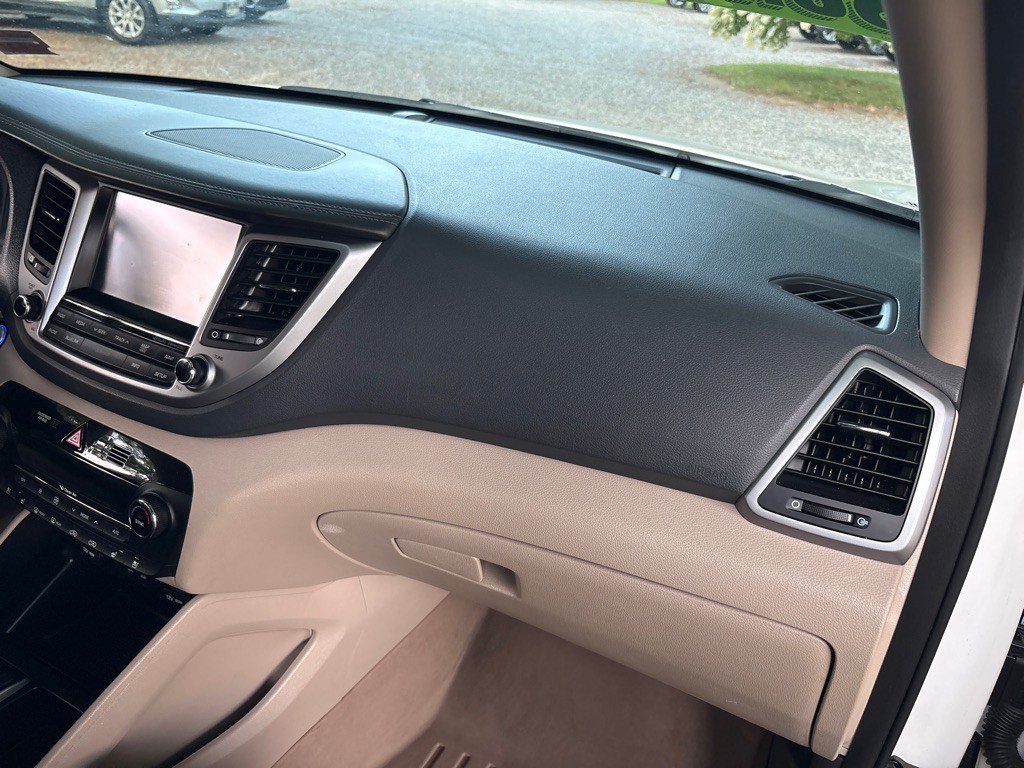 2016 Hyundai Tucson Image 18