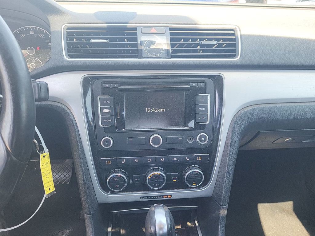 2012 Volkswagen Passat Image 3