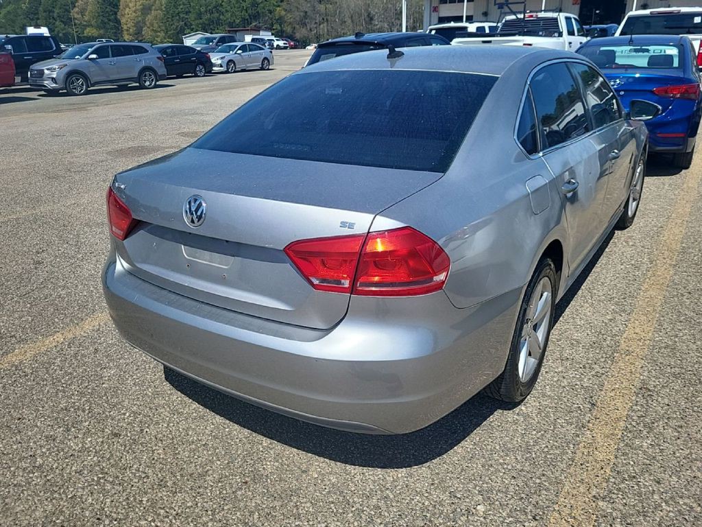 2012 Volkswagen Passat Image 8