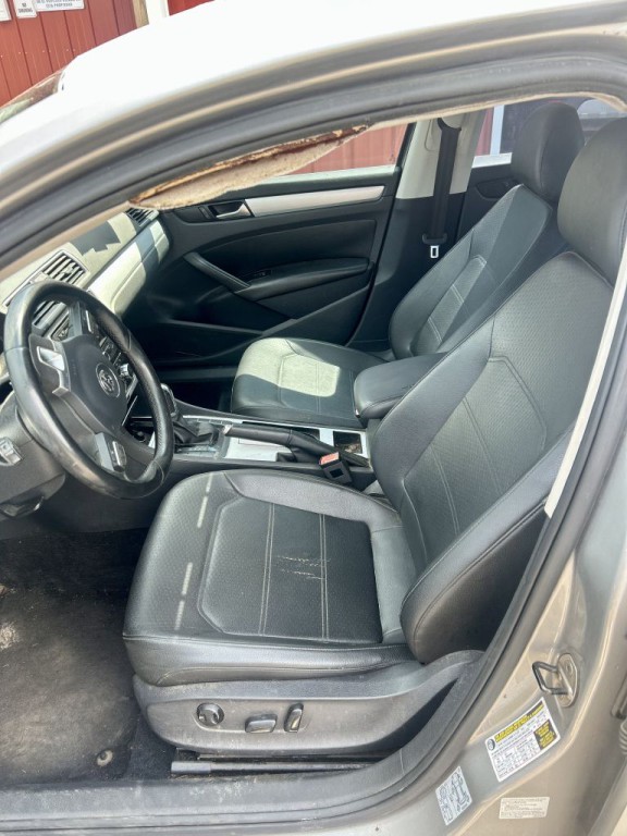 2012 Volkswagen Passat Image 6