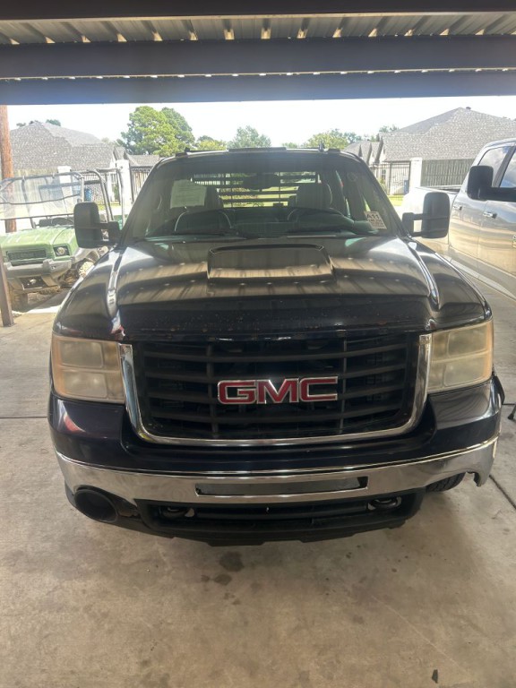 2010 GMC Sierra Image 2