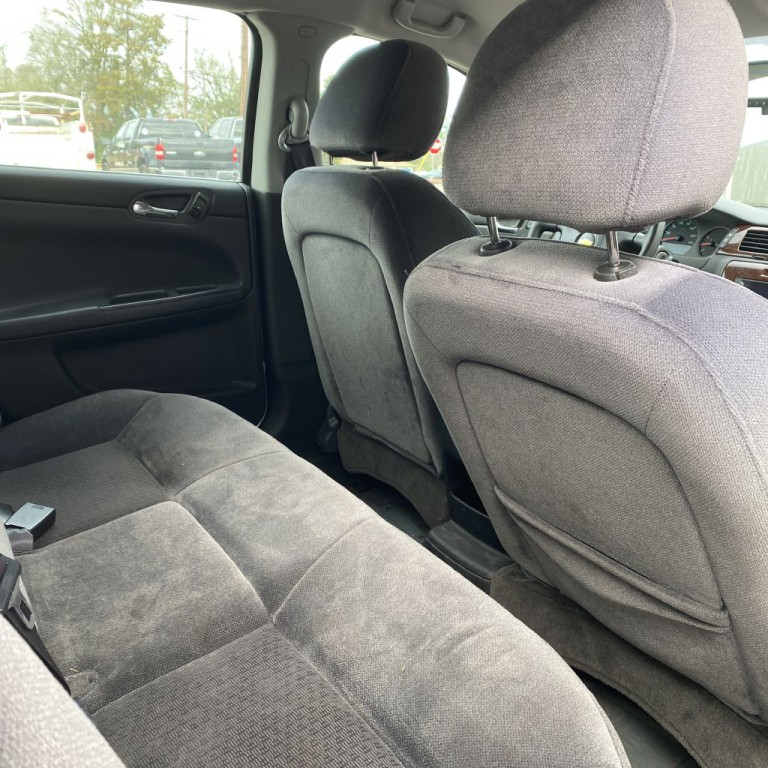 2011 Chevrolet Impala Image 12