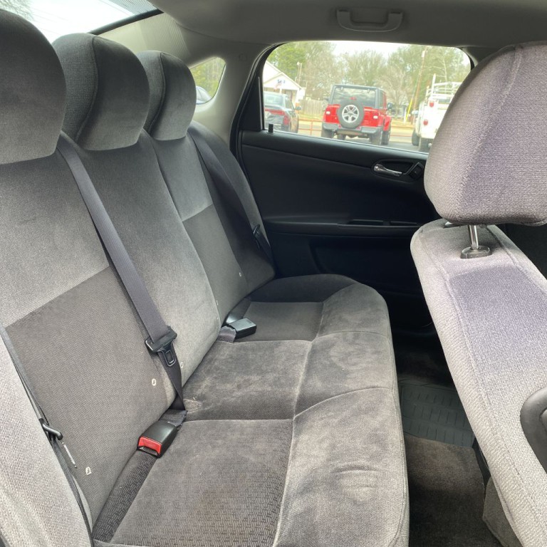 2011 Chevrolet Impala Image 13