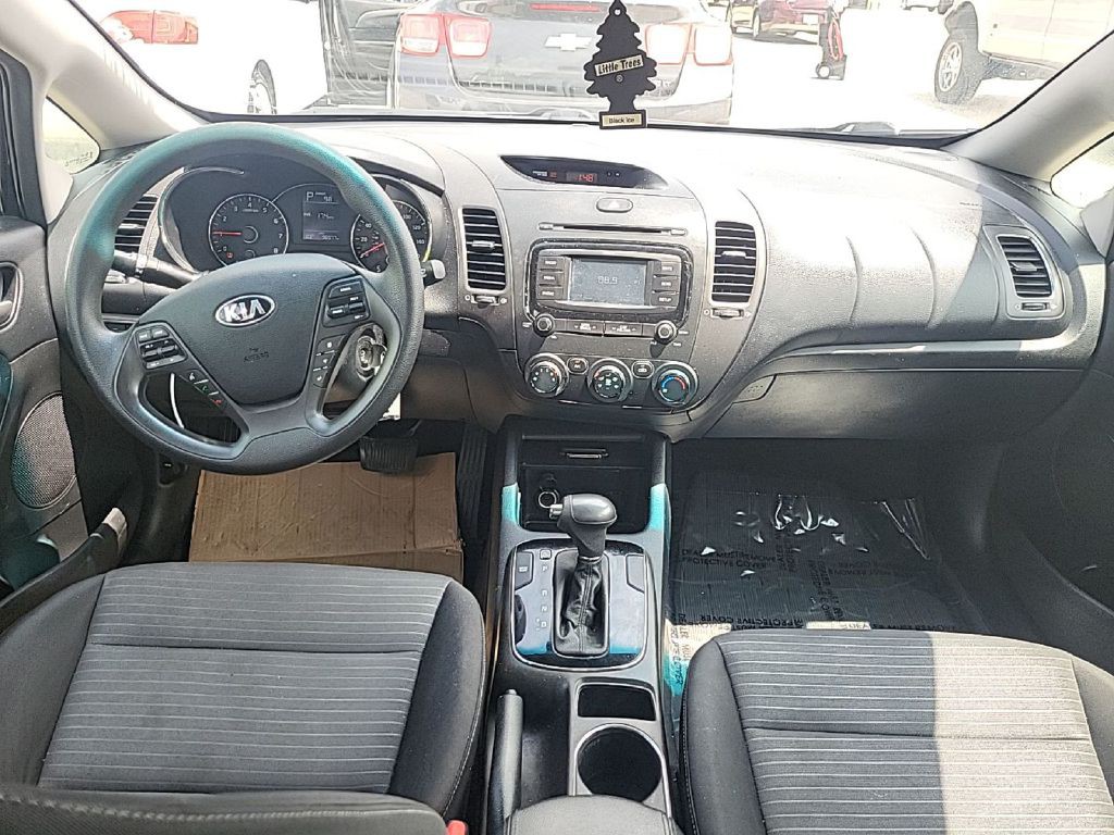 2017 Kia Forte Image 2