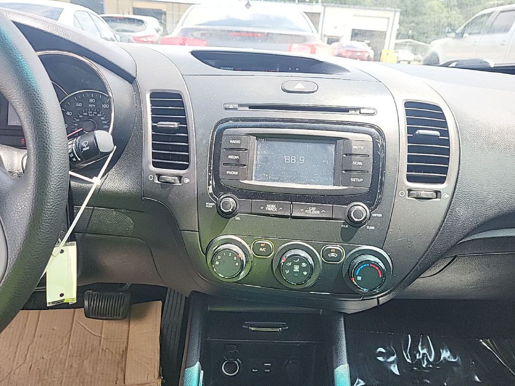 2017 Kia Forte Image 3