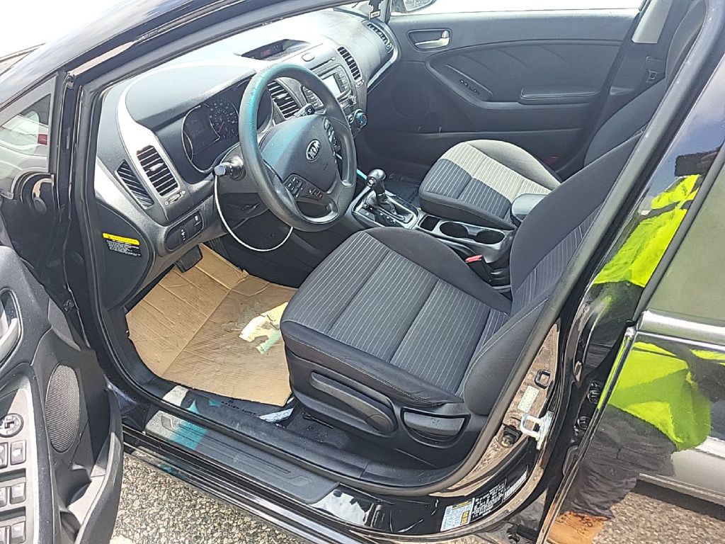 2017 Kia Forte Image 4