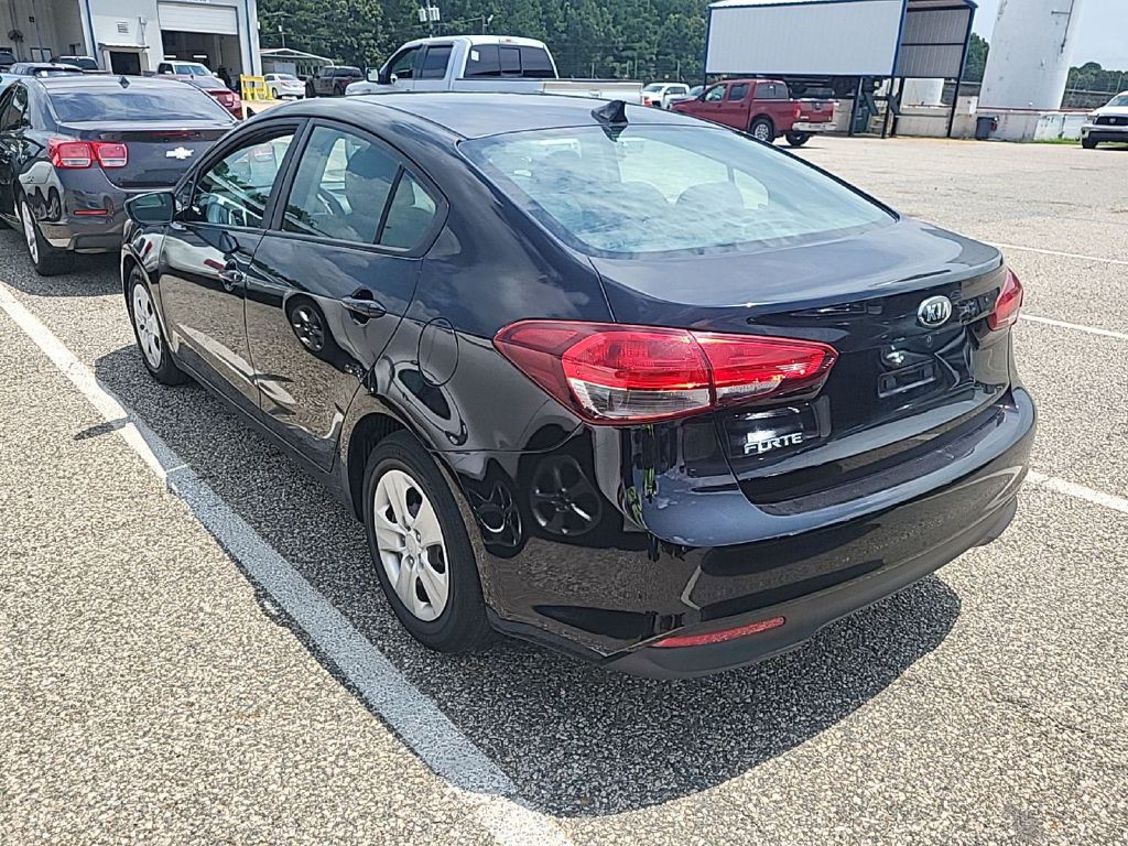 2017 Kia Forte Image 6