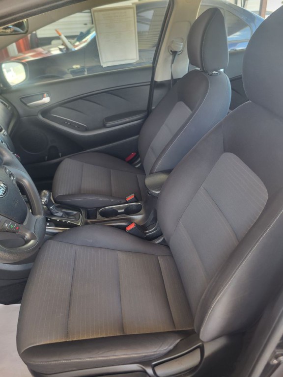 2017 Kia Forte Image 5
