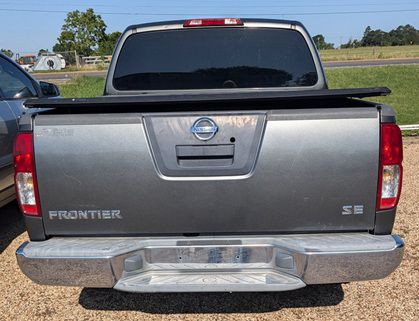 2006 Nissan Frontier Image 2
