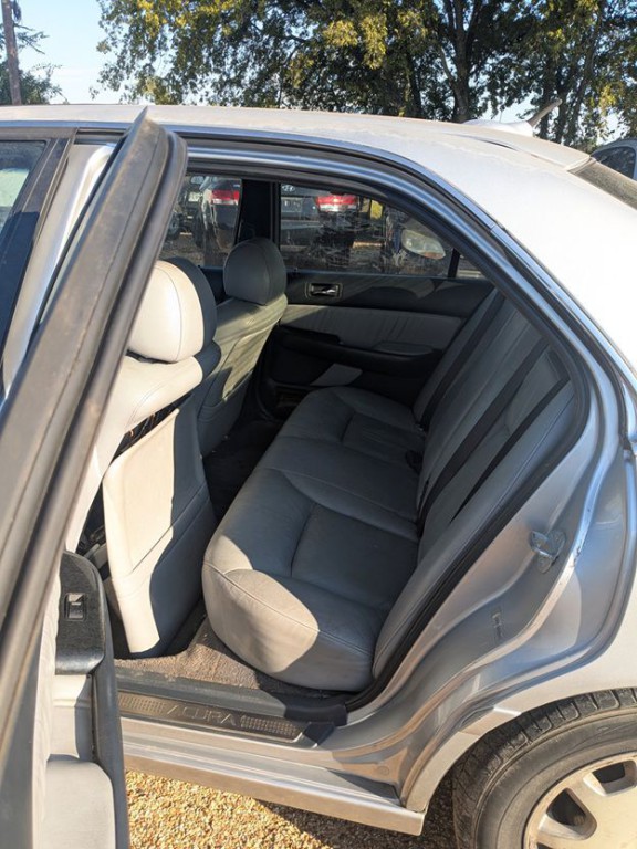 2004 Acura RL Image 4