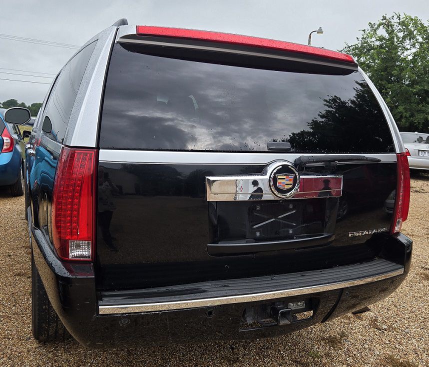 2013 Cadillac Escalade Image 2