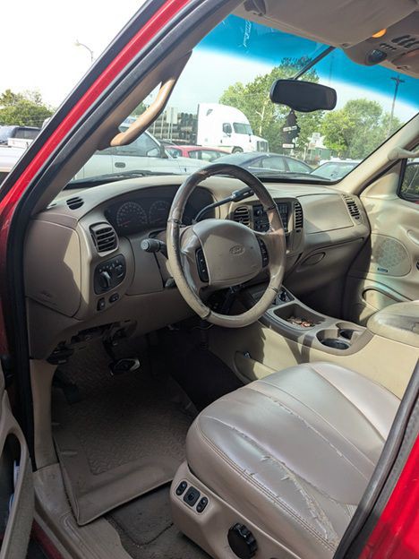 2000 Ford Expedition Image 2