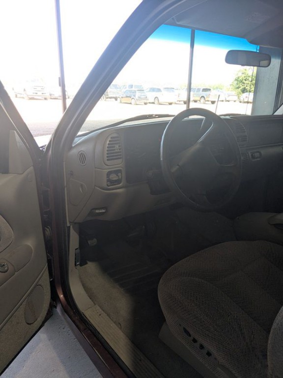 1998 GMC Sierra Image 2