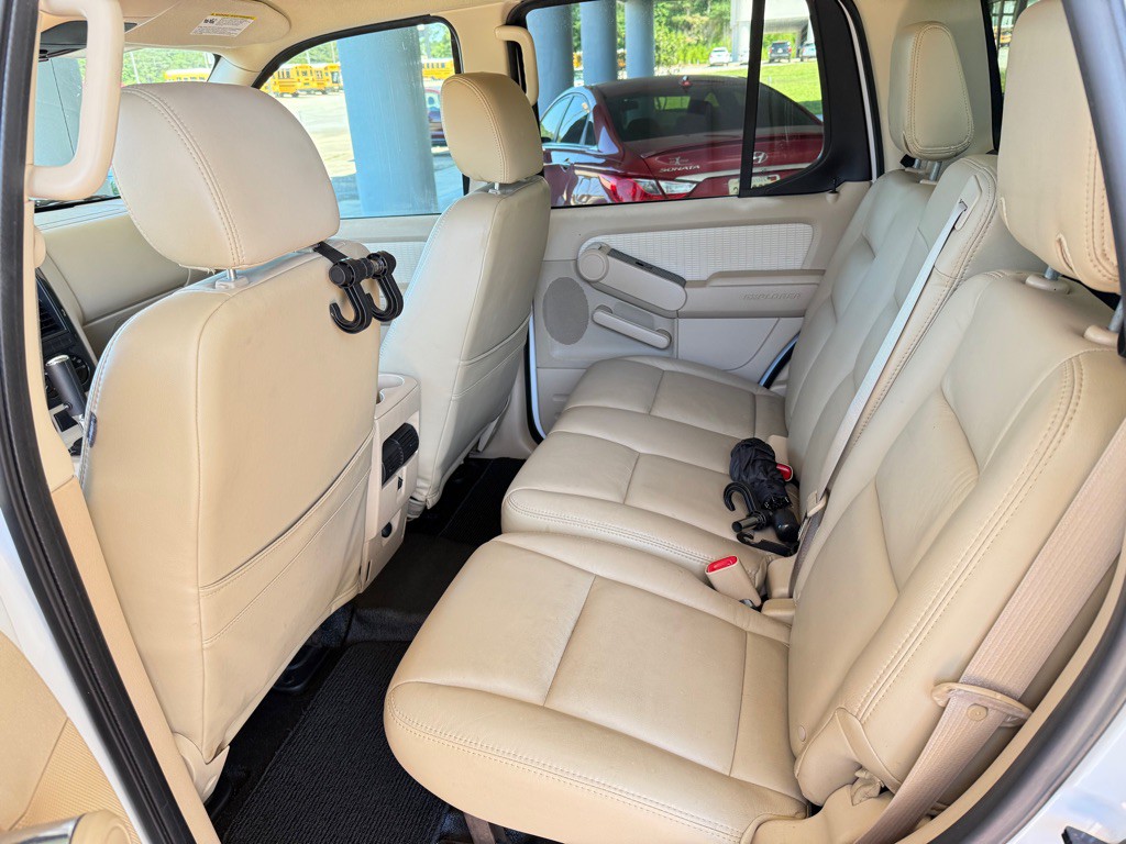 2007 Ford Explorer Image 14