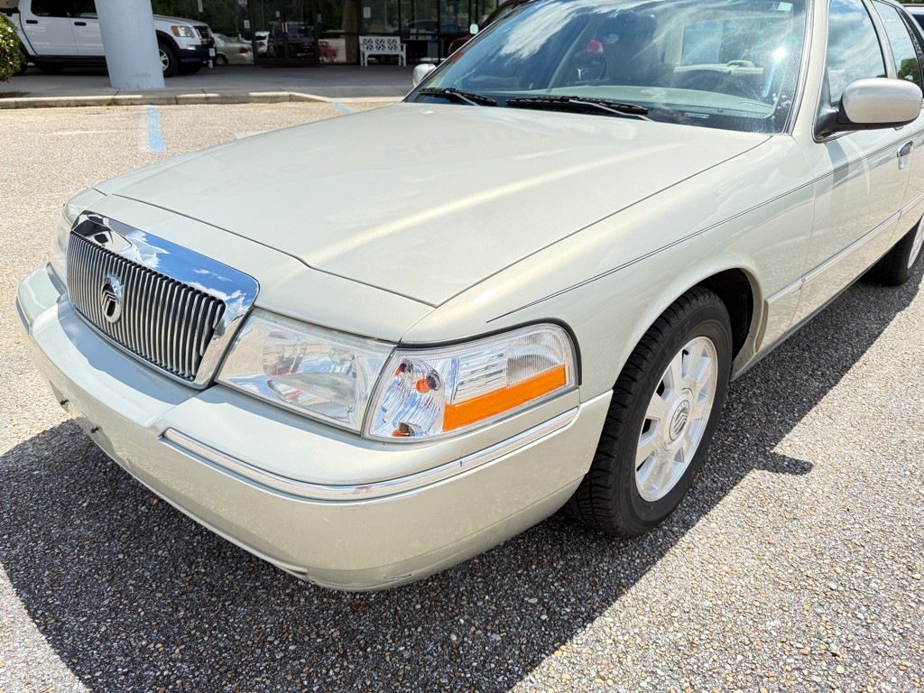 2004 Mercury Grand Marquis Image 2