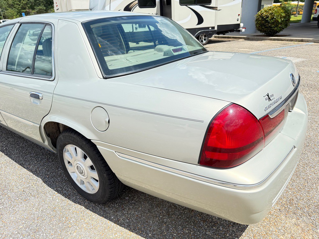 2004 Mercury Grand Marquis Image 3