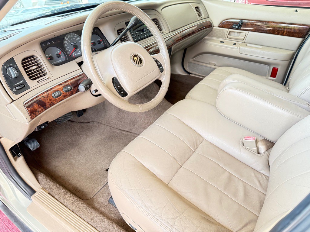 2004 Mercury Grand Marquis Image 11