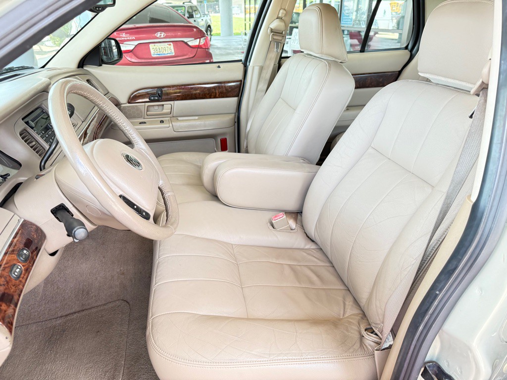 2004 Mercury Grand Marquis Image 13