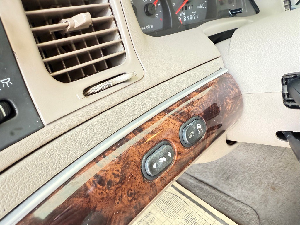 2004 Mercury Grand Marquis Image 15
