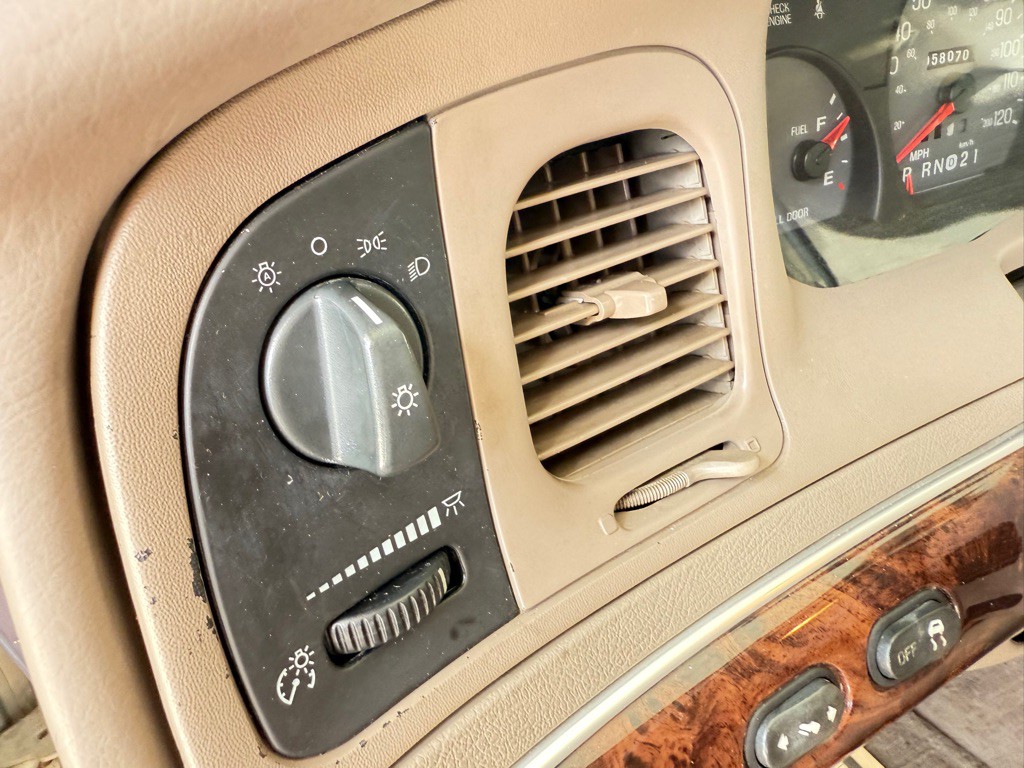 2004 Mercury Grand Marquis Image 16