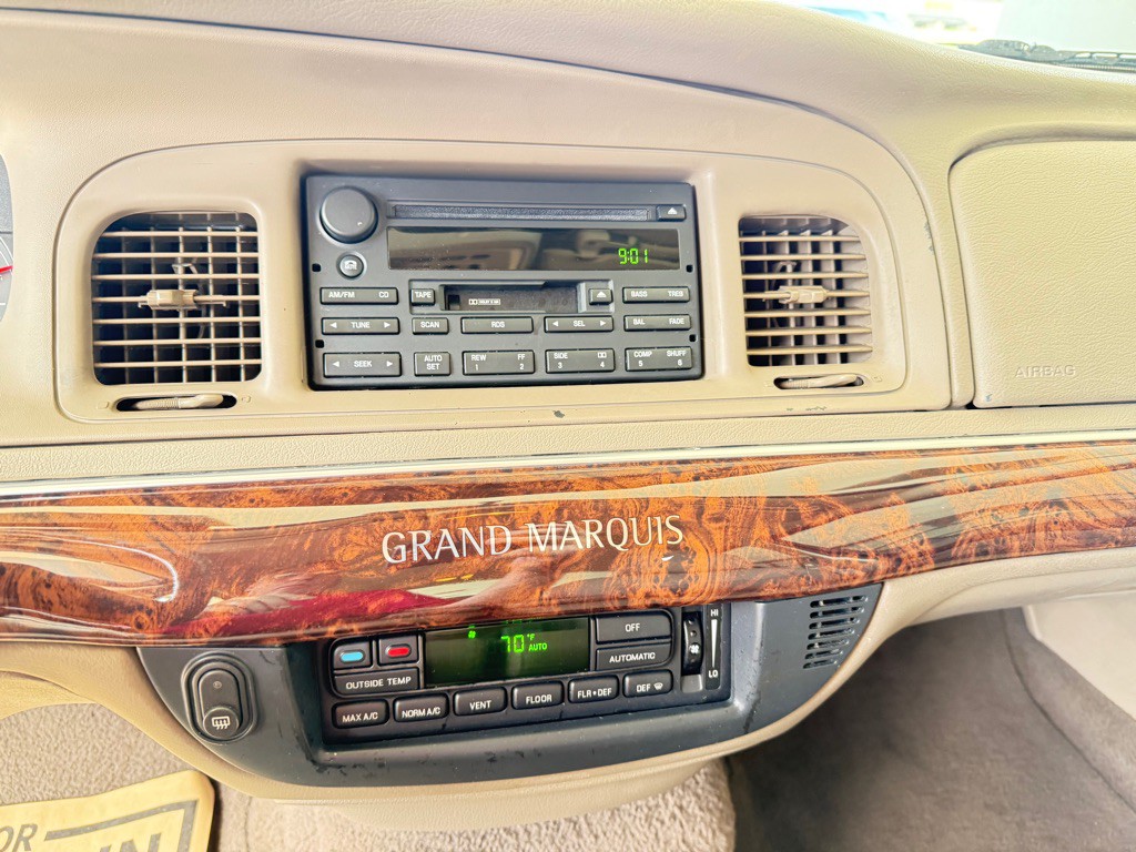 2004 Mercury Grand Marquis Image 18