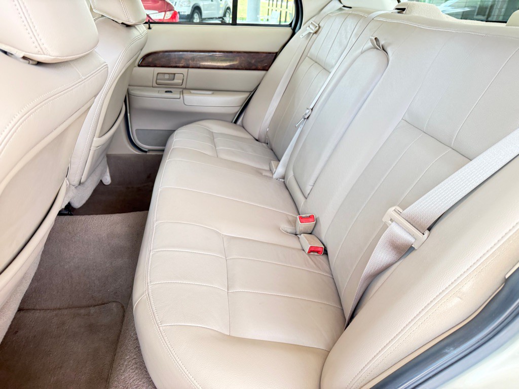2004 Mercury Grand Marquis Image 21