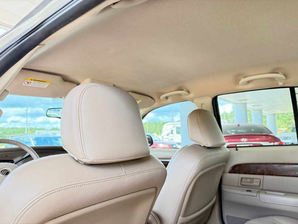 2004 Mercury Grand Marquis Image 22