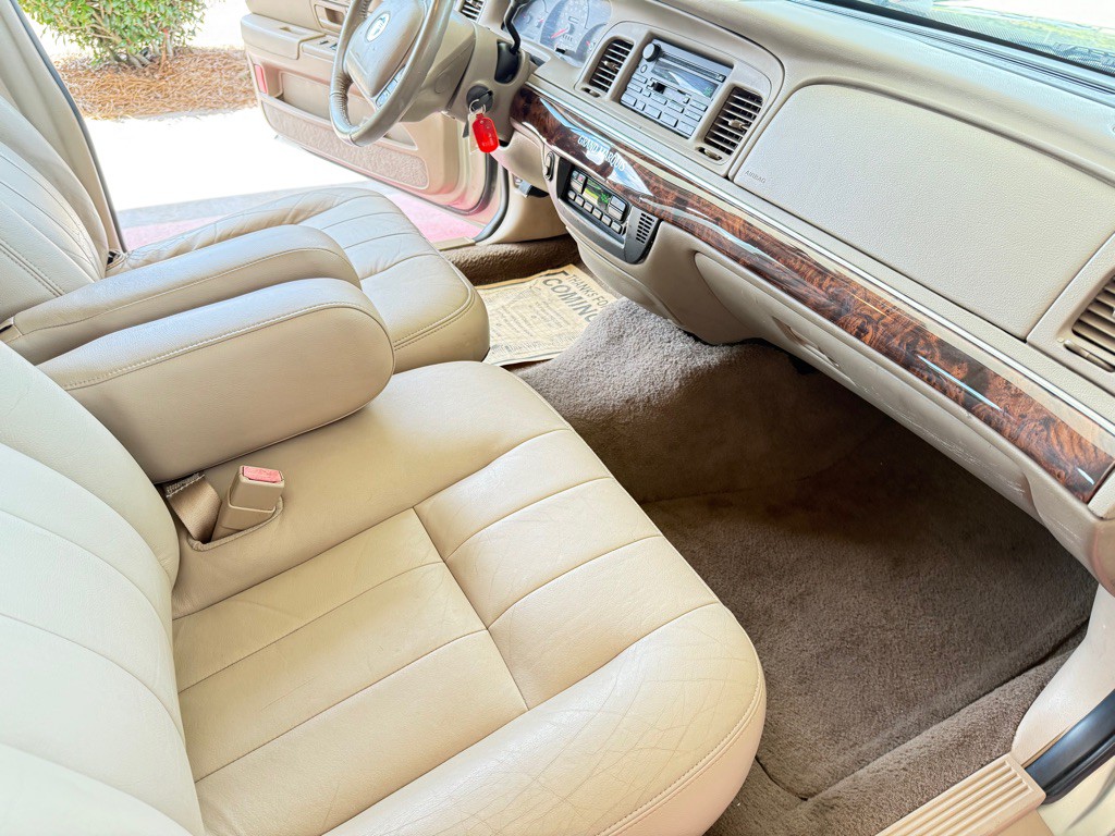 2004 Mercury Grand Marquis Image 24