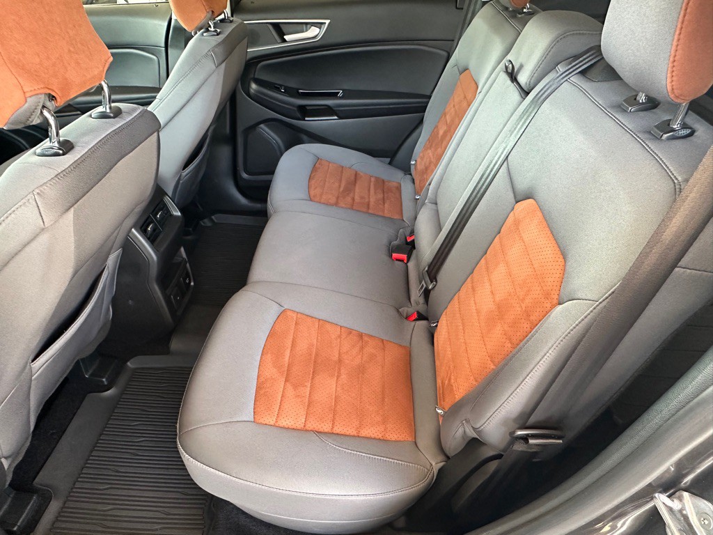 2018 Ford Edge Image 16