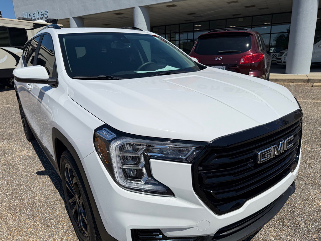 2022 GMC Terrain Image 2
