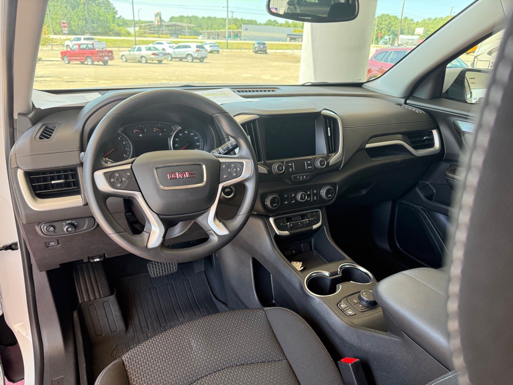 2022 GMC Terrain Image 25