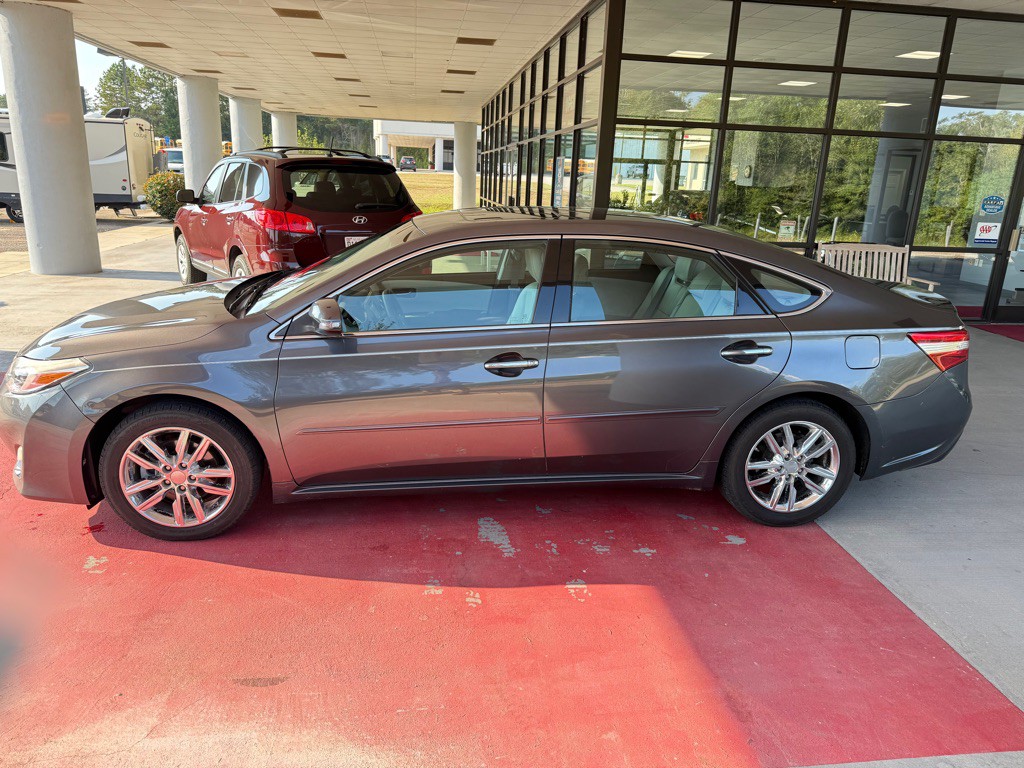 2013 Toyota Avalon Image 2