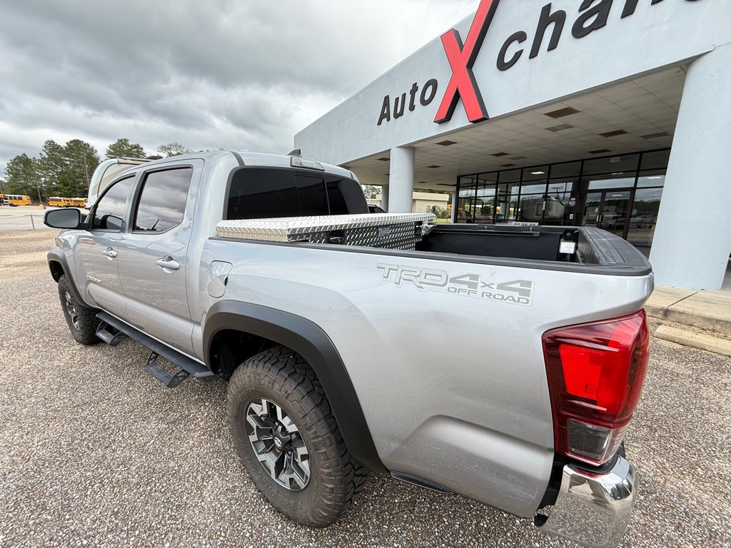 2018 Toyota Tacoma Image 3