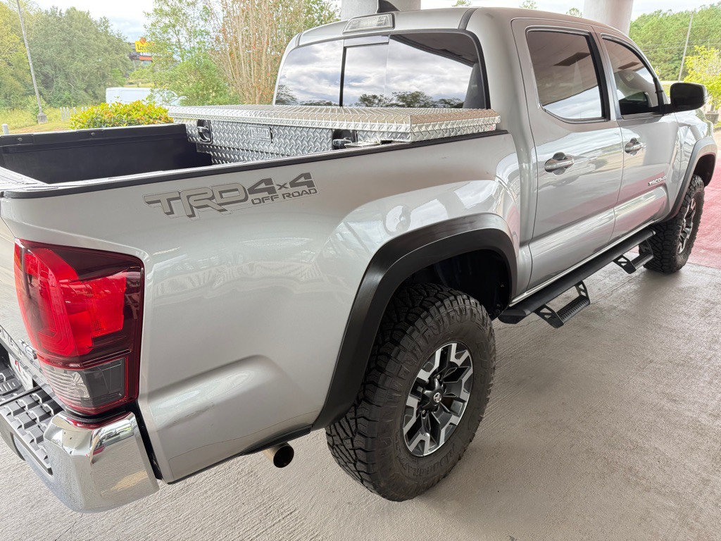 2018 Toyota Tacoma Image 10
