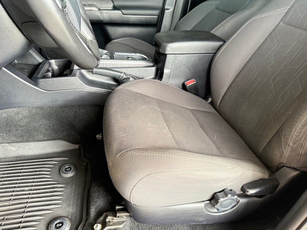 2018 Toyota Tacoma Image 16