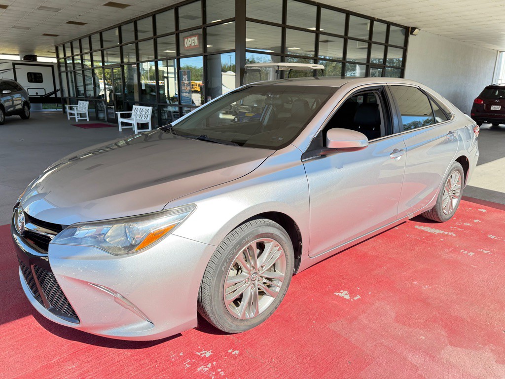2017 Toyota Camry Image 1