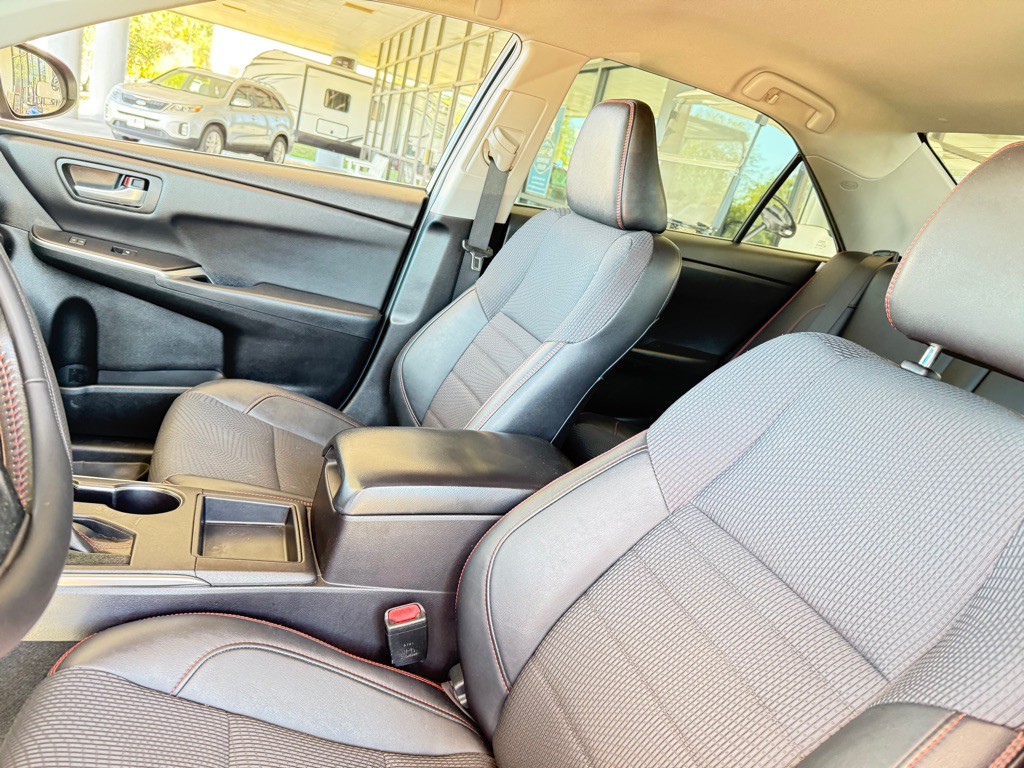 2017 Toyota Camry Image 4