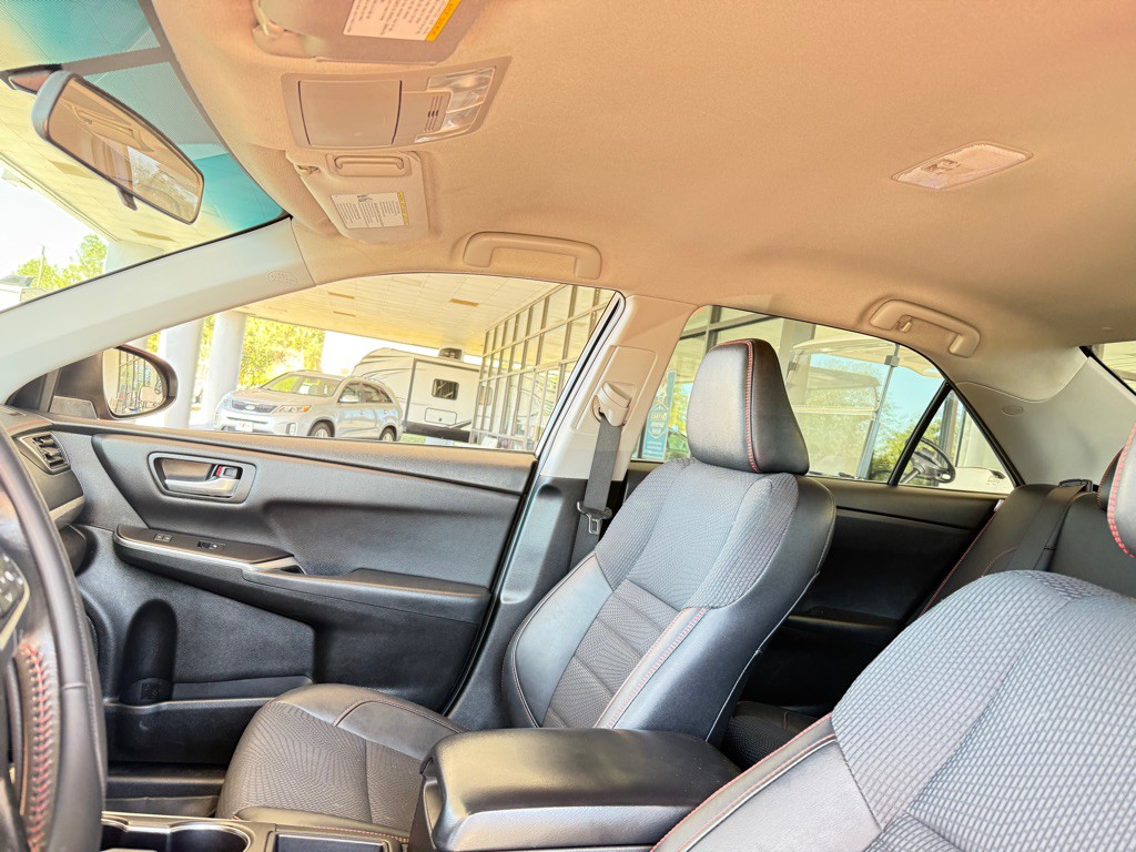 2017 Toyota Camry Image 5