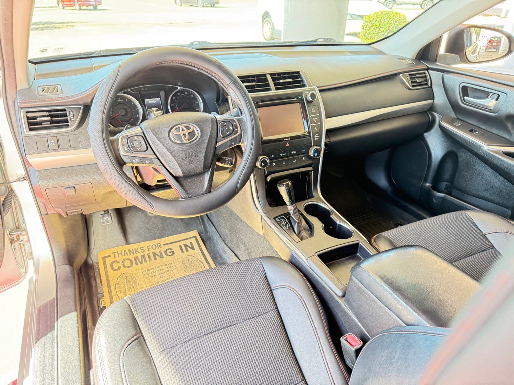 2017 Toyota Camry Image 11