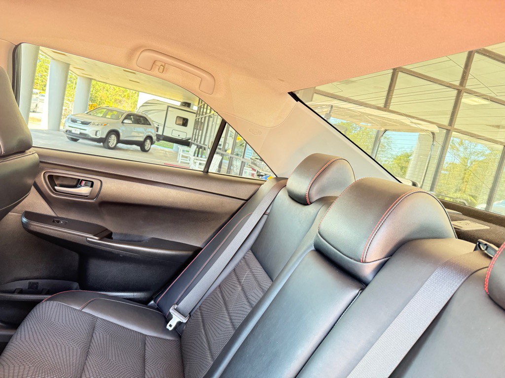 2017 Toyota Camry Image 12