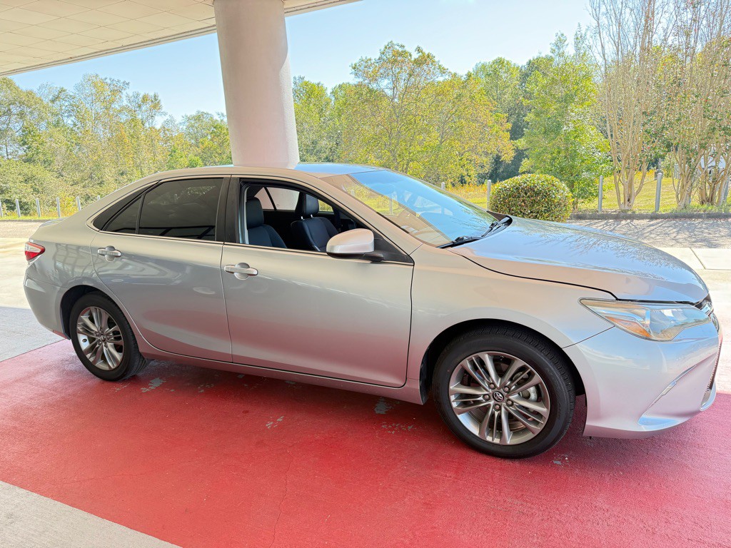 2017 Toyota Camry Image 14