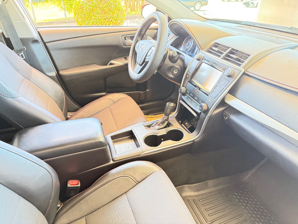 2017 Toyota Camry Image 15