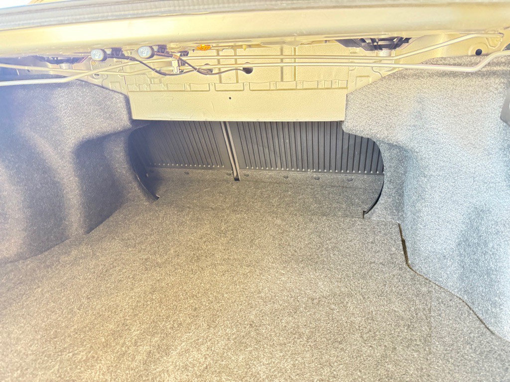 2017 Toyota Camry Image 18