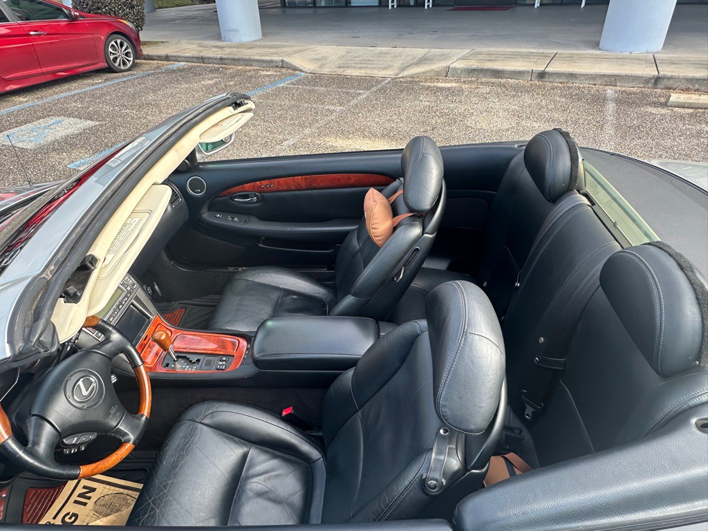 2002 Lexus SC Image 9